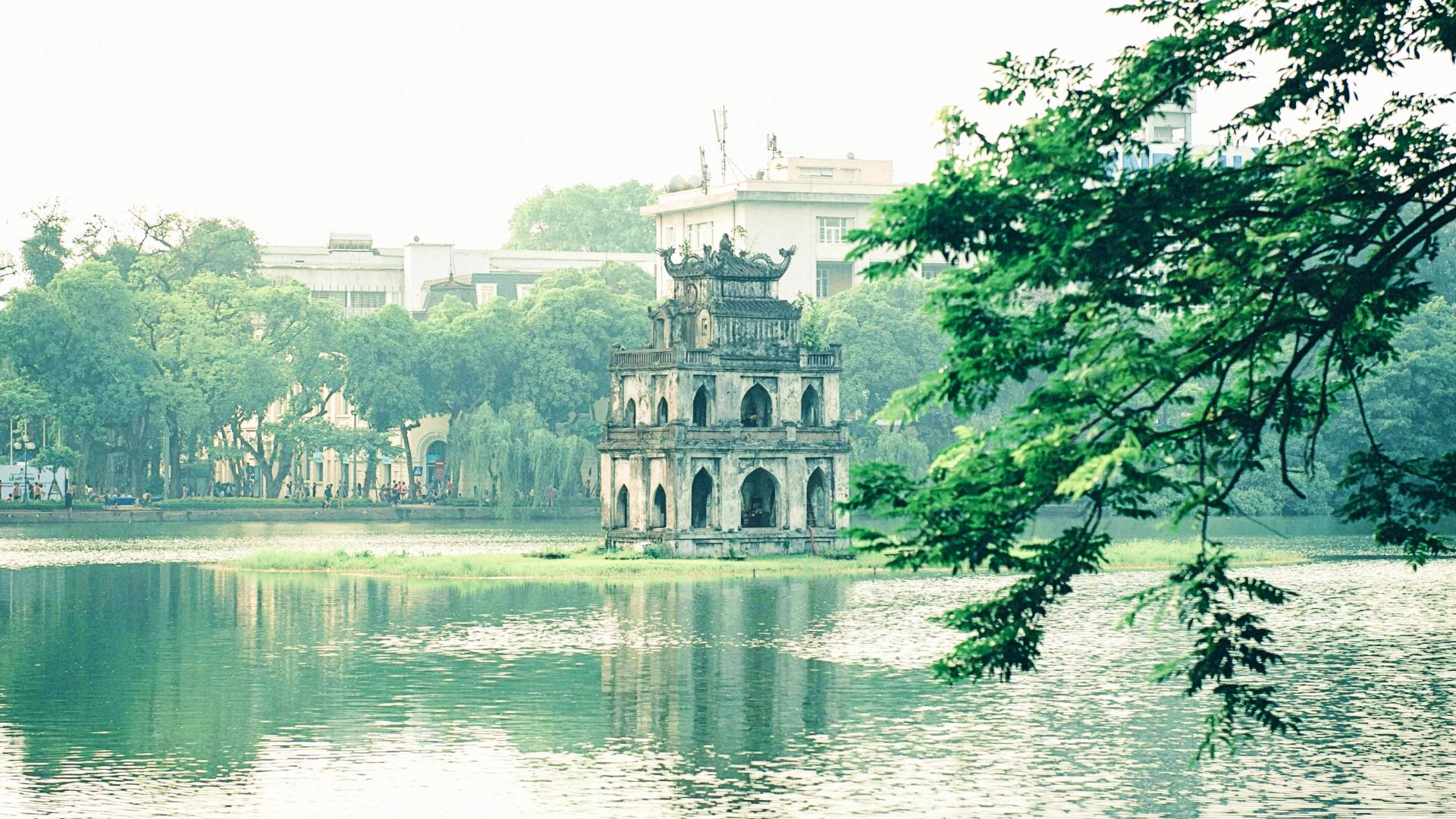 La torre de la tortuga donde aguarda la gran tortuga de las leyendas del Vietnam