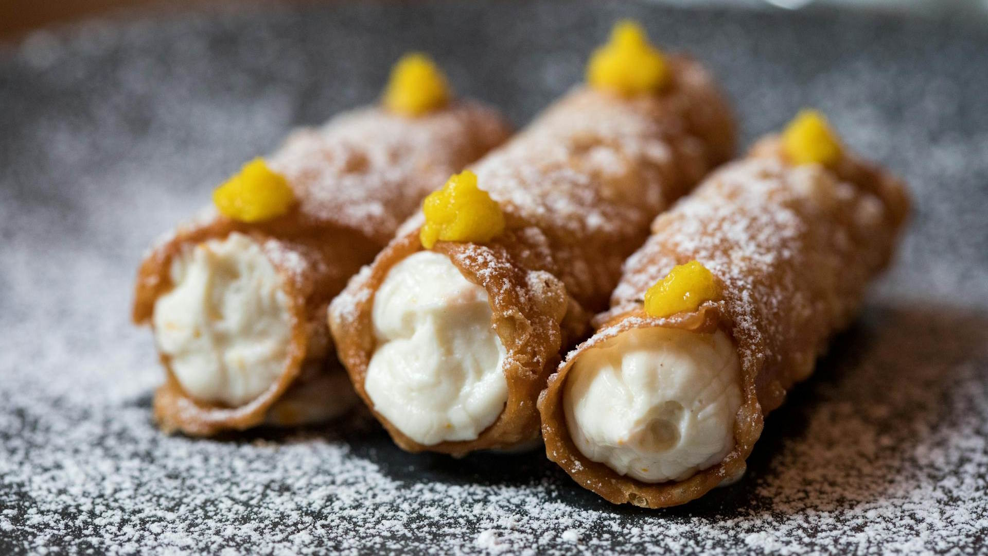 Tres cannoli de ricotta