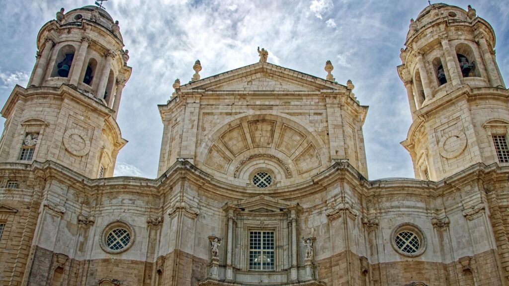 Fachada de la entrada de la Catedral de Cádiz