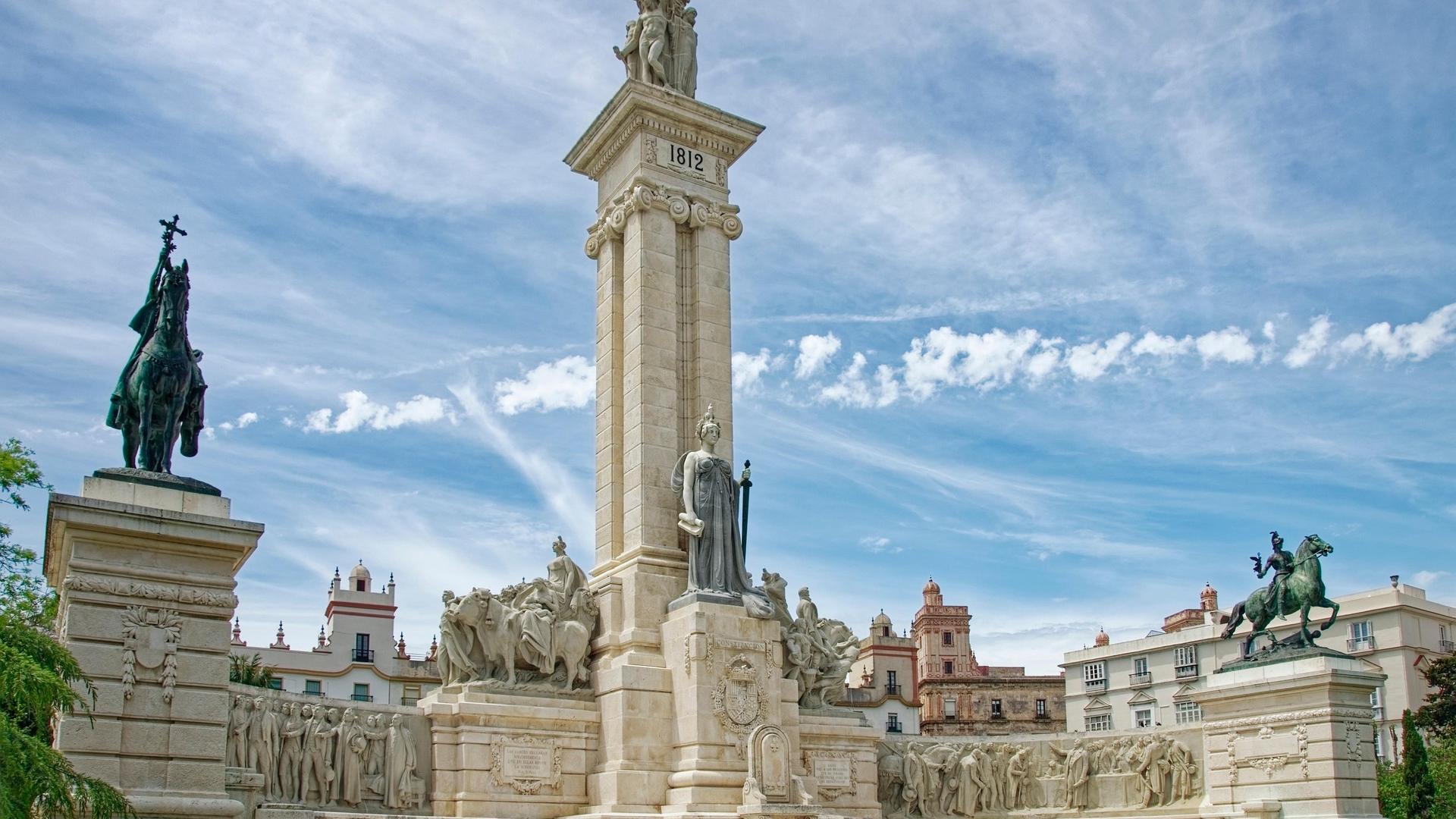 Monumento a la Constitución de 1812 en la Plaza de España