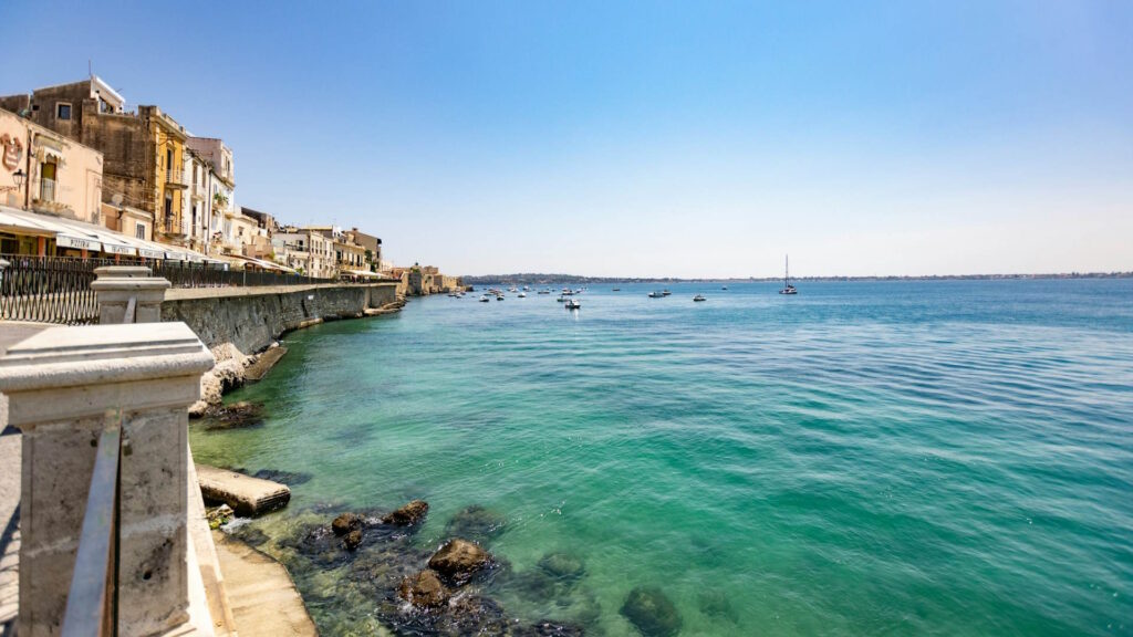 Mar que rodea la isla de Ortigia