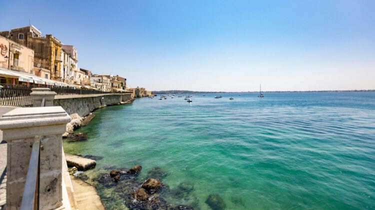Mar que rodea la isla de Ortigia