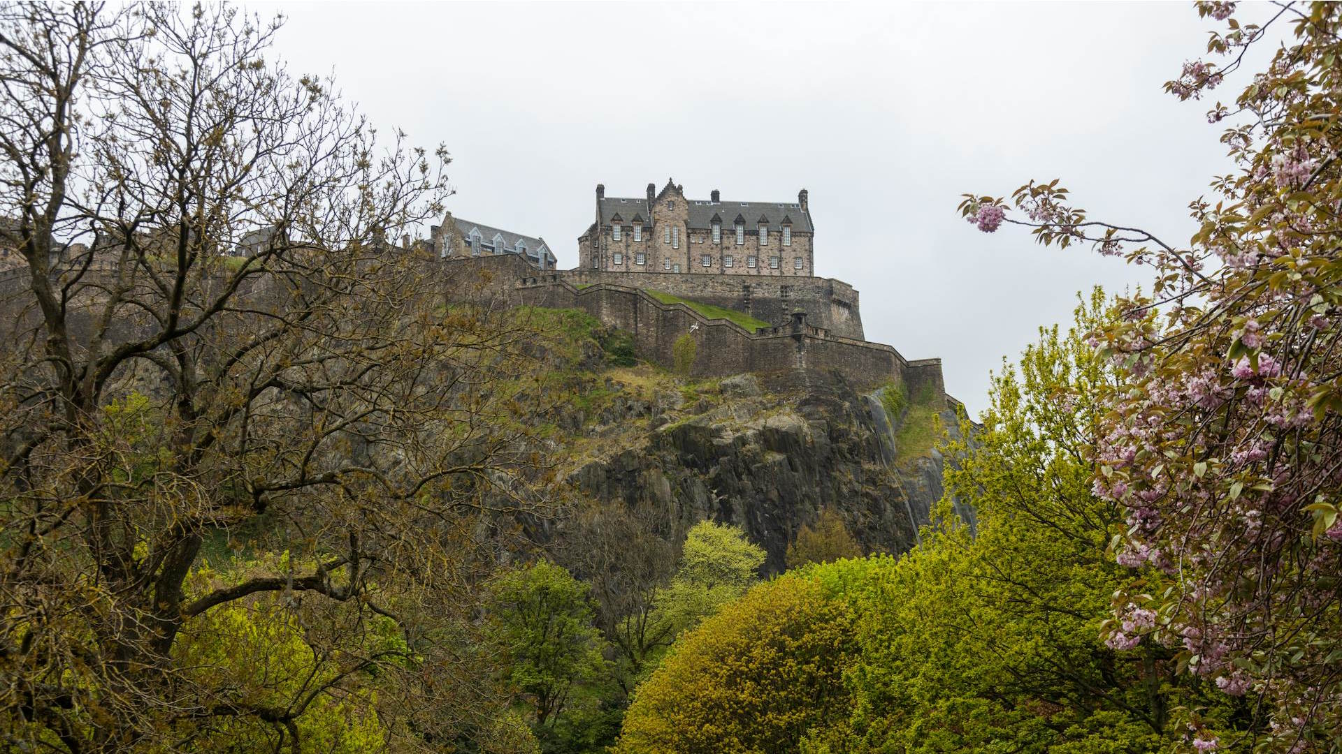 Vistas del Castillo de Edimburgo sobre Castle Rock