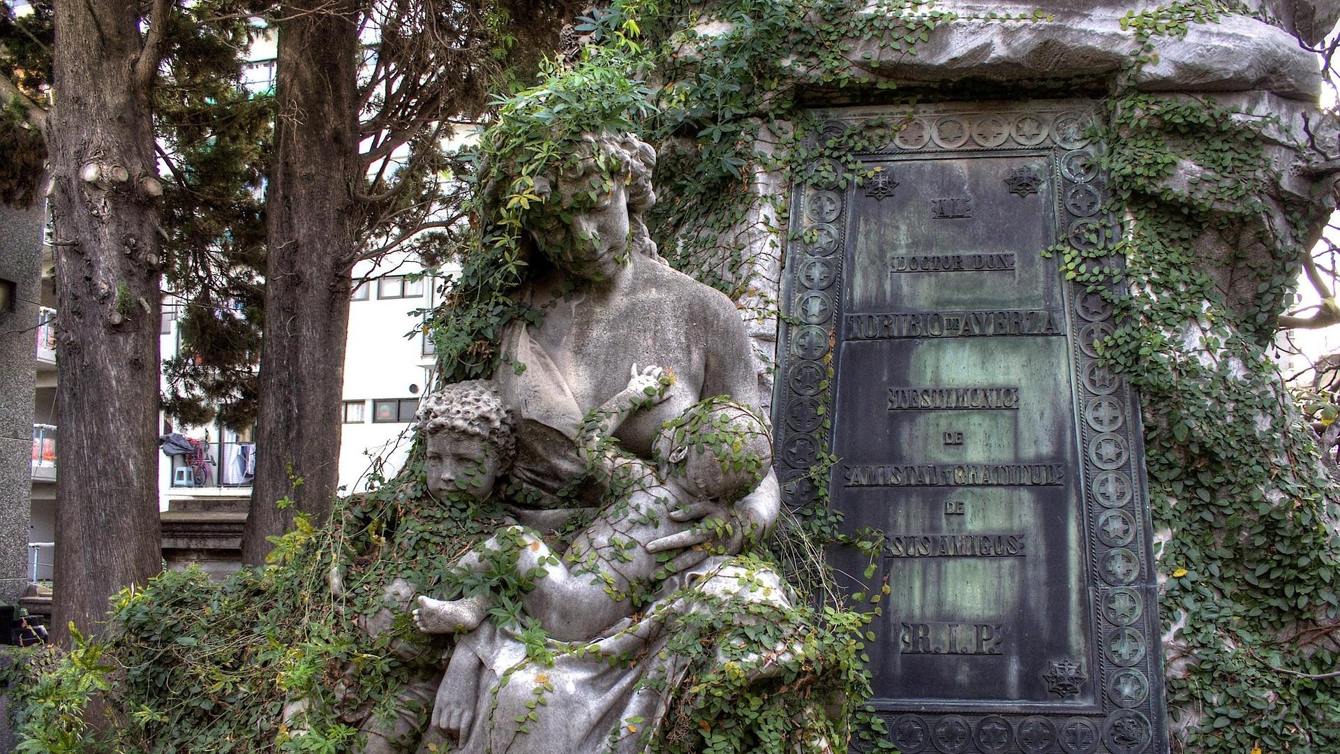 Estatua fúnebre del Cementerio de la Recoleta