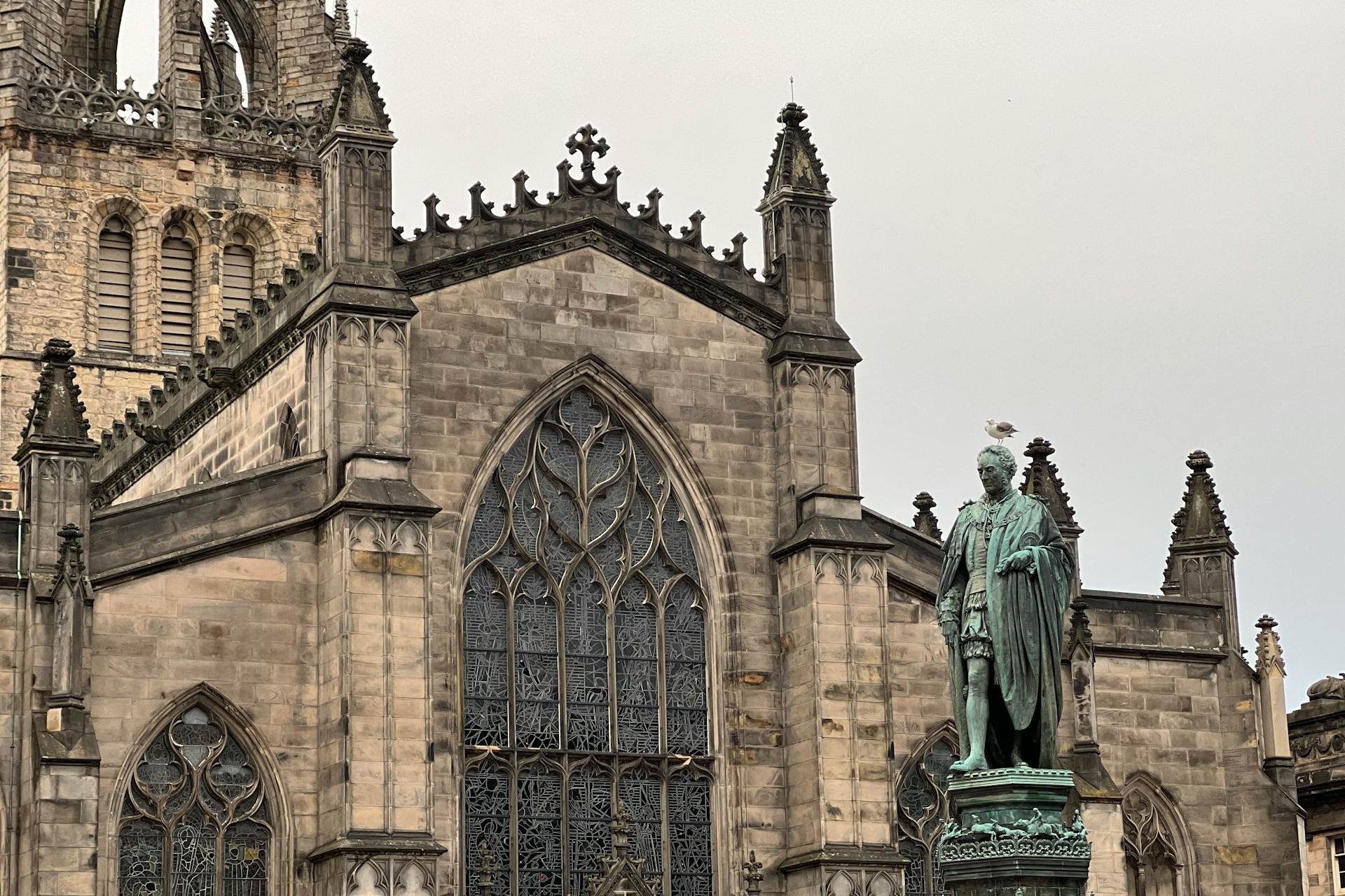 Parte de la fachada de la Catedral de St Giles