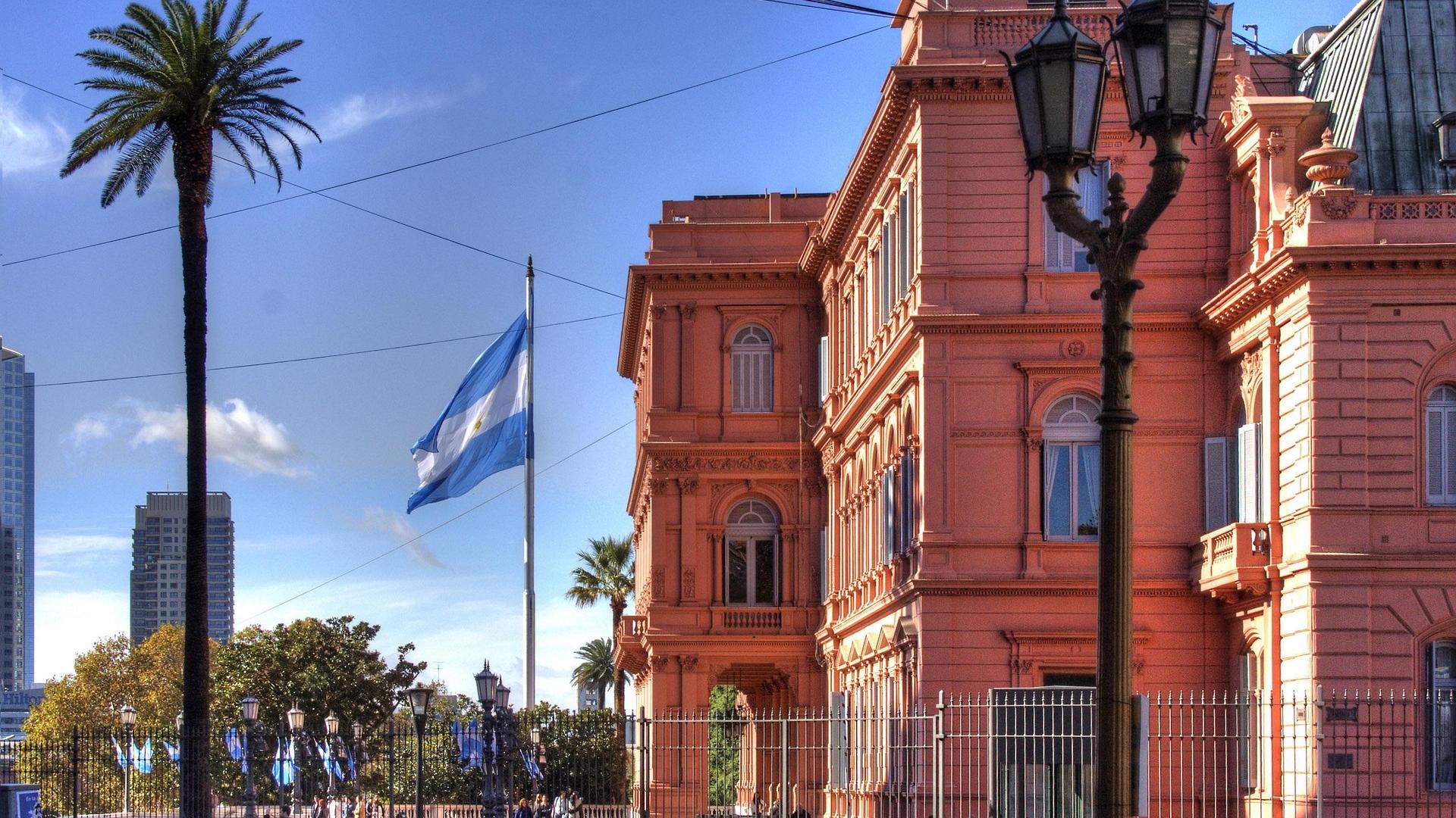 Casa Rosada de lado