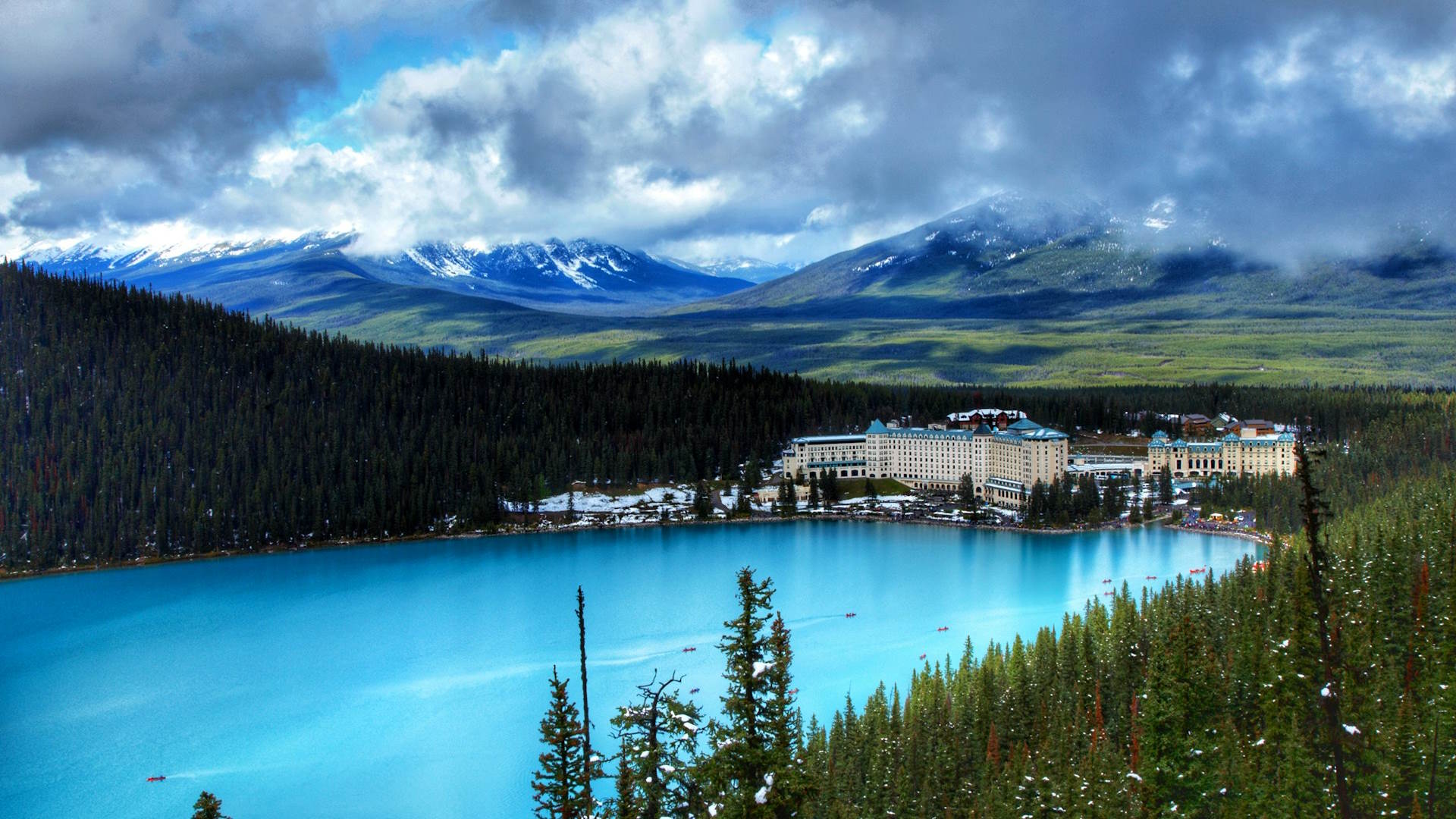 Lago Louise con el Fairmont Chateau Lake Louise de fondo