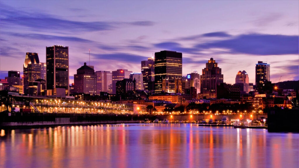 Skyline de la ciudad de Montreal al atardecer