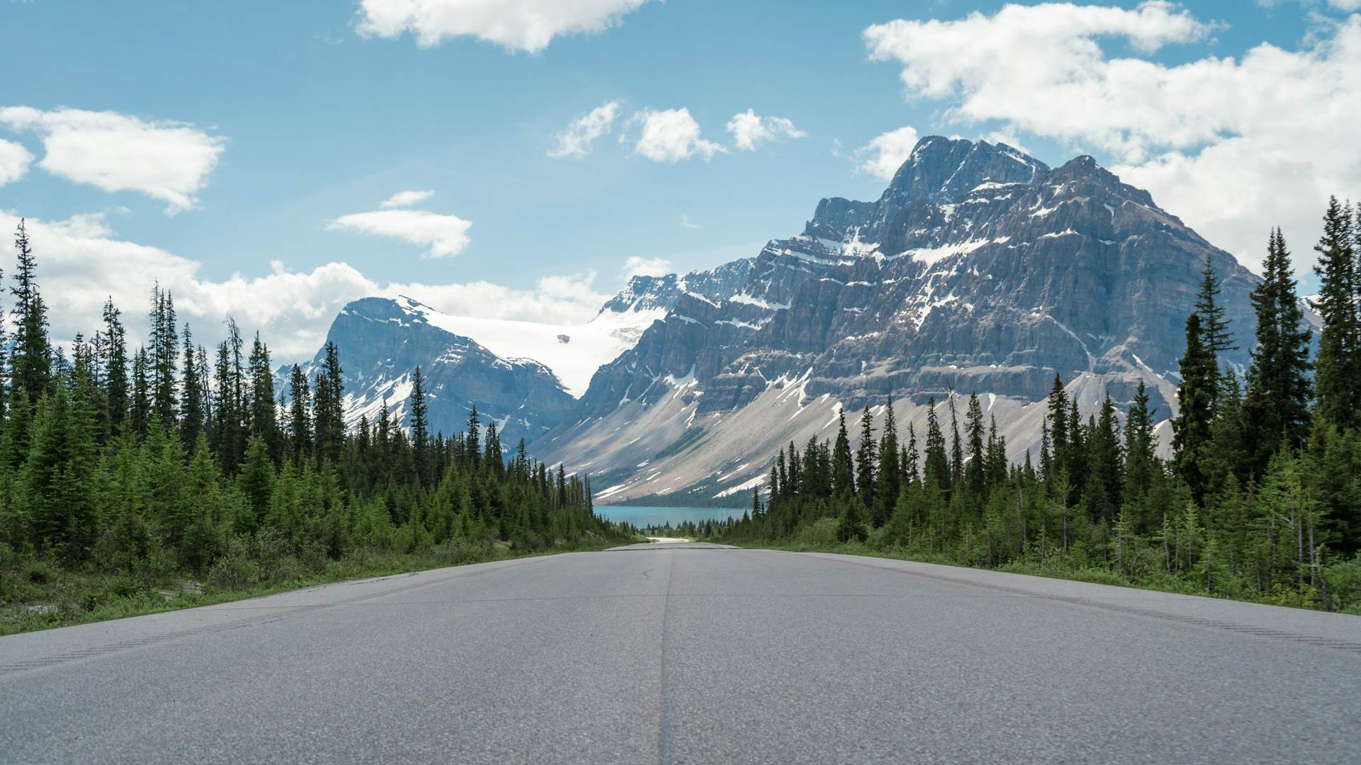 Carretera Icefields Parkway que lleva al Parque Nacional de Banff