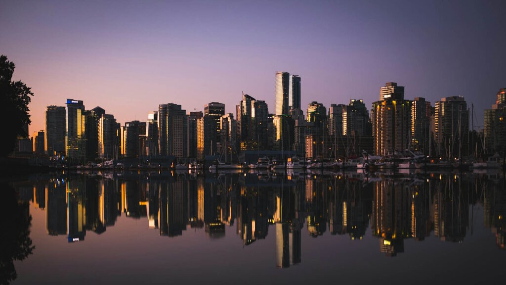 Icónico horizonte de Vancouver al amanecer