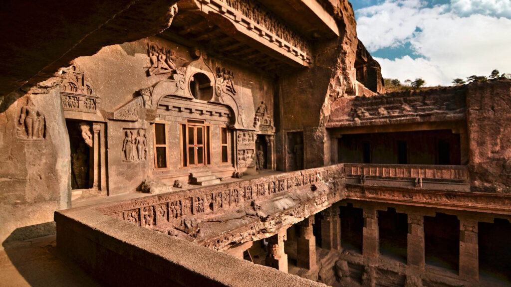 Exterior de una cueva de Ajanta