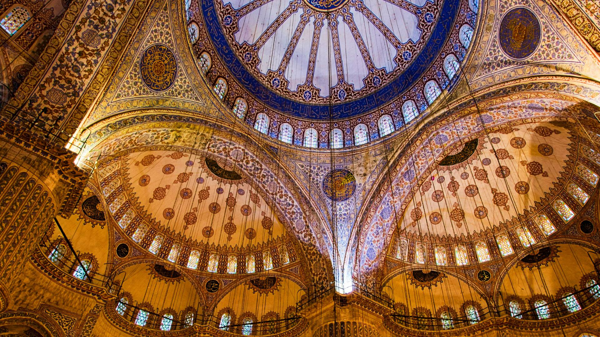 Interior de la Mezquita Azul de Estambul