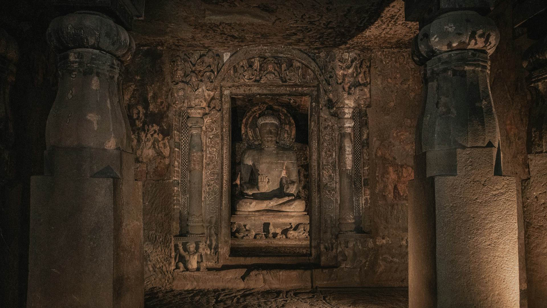 Interior de una cueva de Ajanta