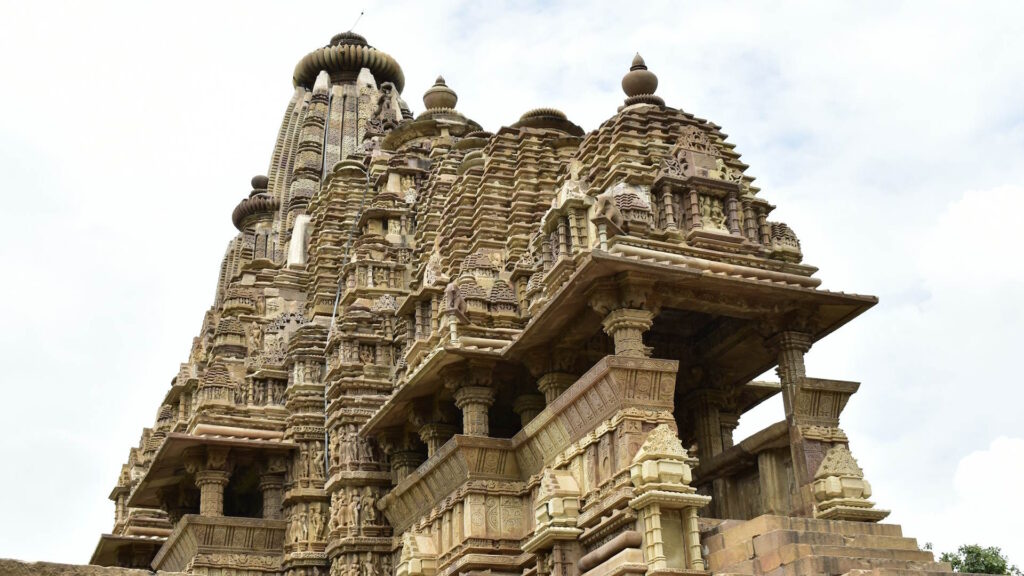 Templo Kandariya Mahadeva, una mezcla de elegancia y magnitud