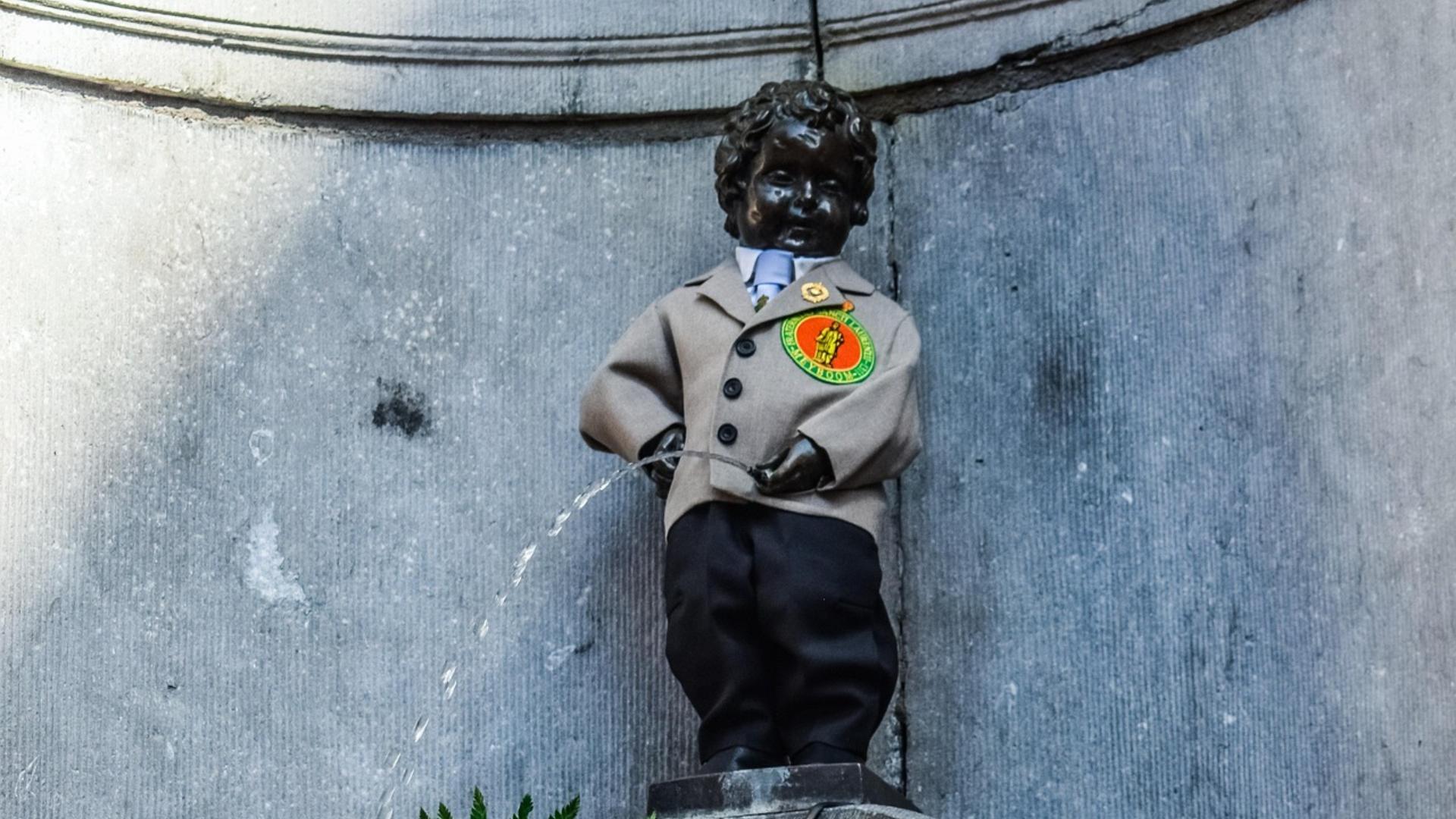Manneken Pis con uno de sus disfraces