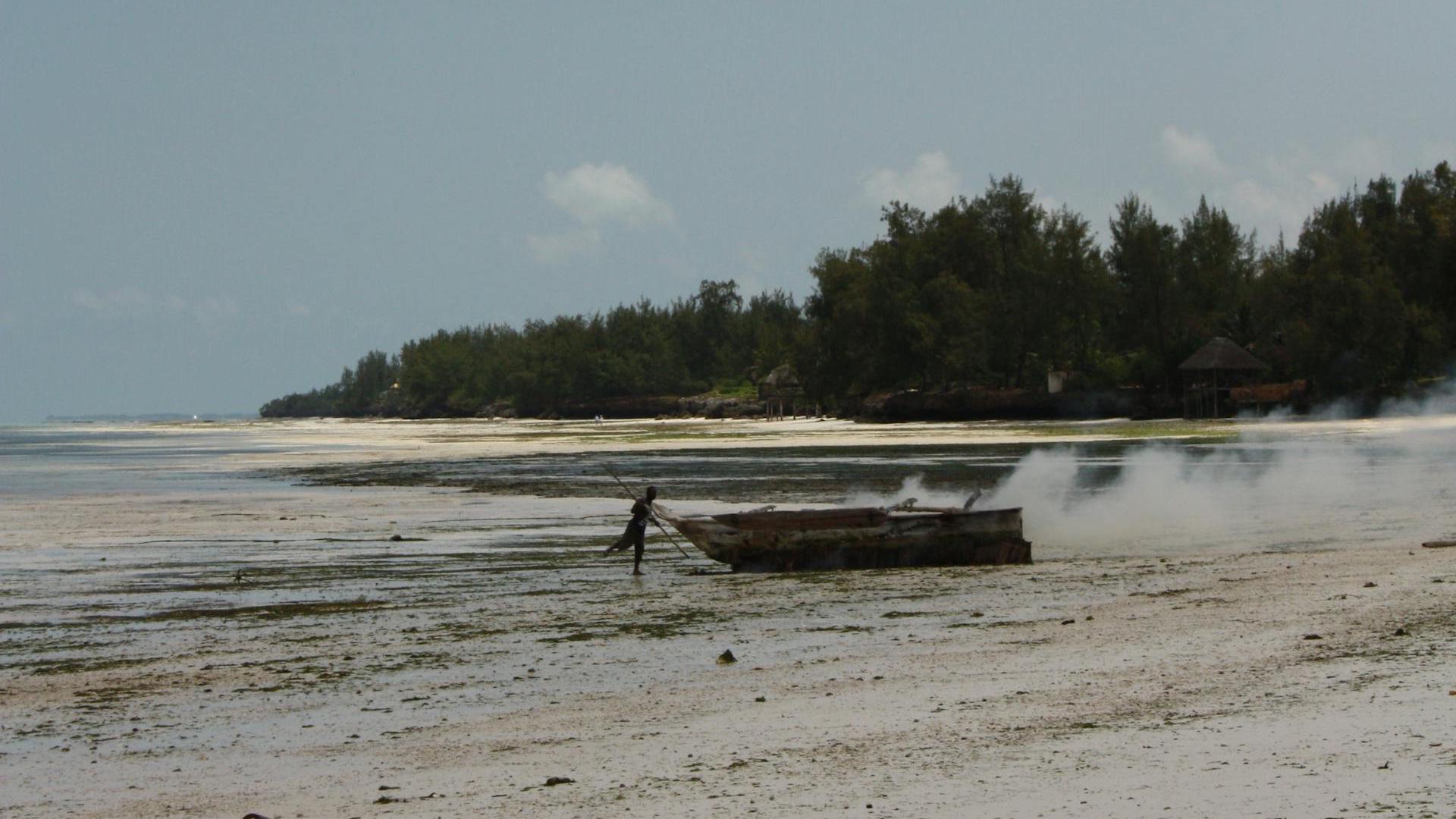 Barco de pesca en la Playa Kiwengwa