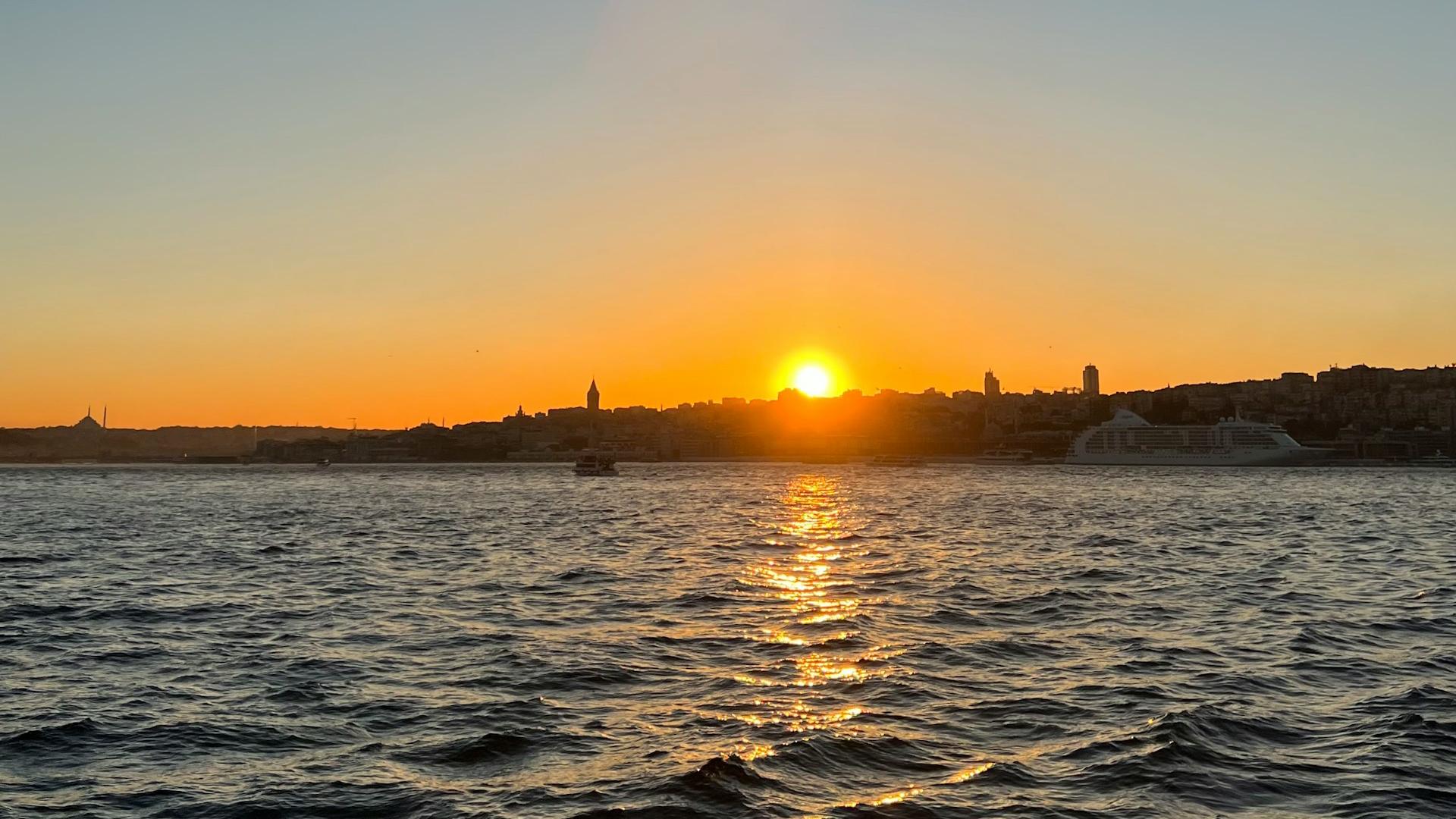 Atardecer en el estrecho del Bósforo